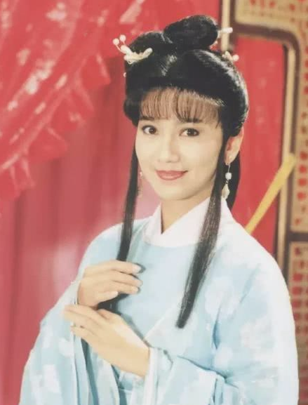 赵雅芝|赵雅芝放弃“装嫩”，恢复66岁该有的样貌，这次终于变回老奶奶