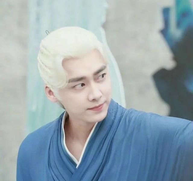 李易峰|继肖战的《王牌部队》后，李易峰新片也搞突袭，让人梦回百里屠苏