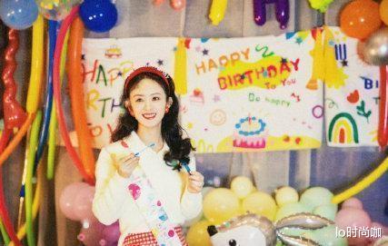 |真不敢相信赵丽颖34岁了，复古装配上“少女颜”，明明还是小姑娘