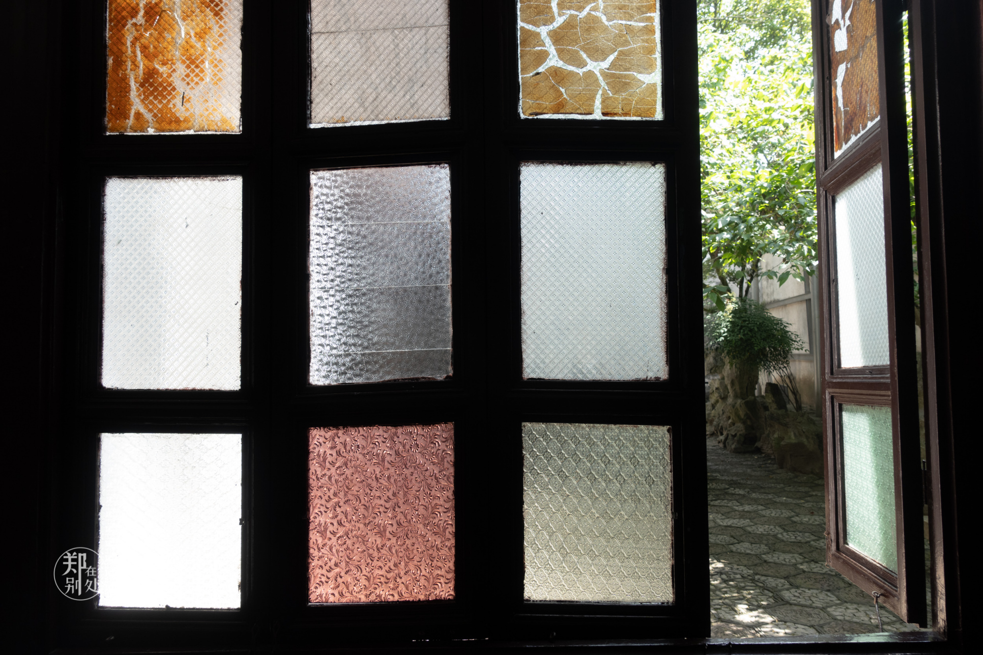 郑在别处 江南百年老宅，难得保持着百年前的风貌，适合拍民国婚纱照