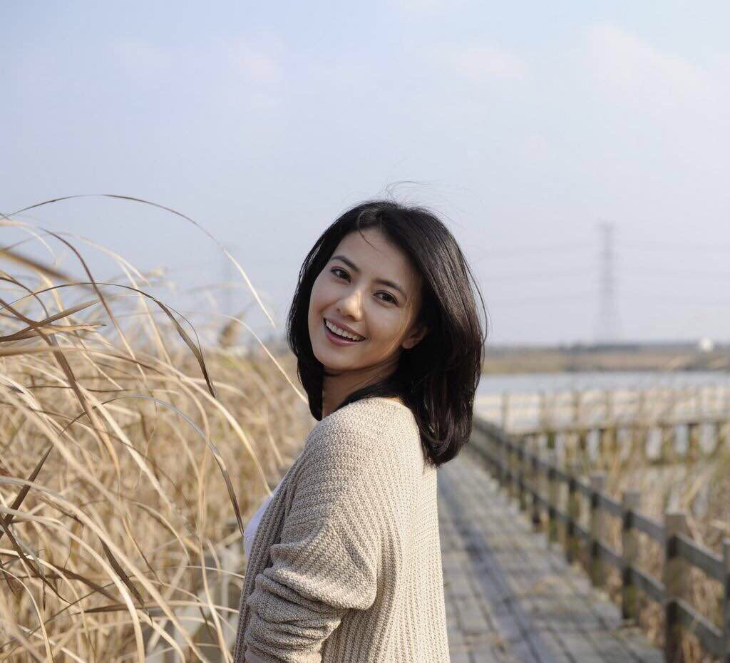 高圆圆|42岁高圆圆被疑怀二胎！低调现身妇儿医院，穿着宽松遮肚身形臃肿