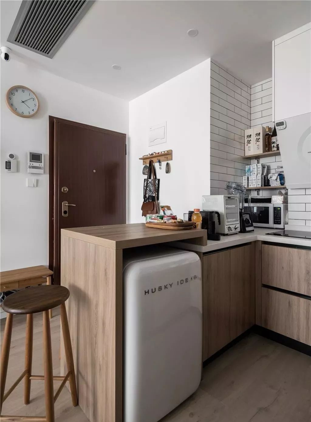 现在的年轻人就喜欢打破常规，不把冰箱放在厨房，实用性太强了！