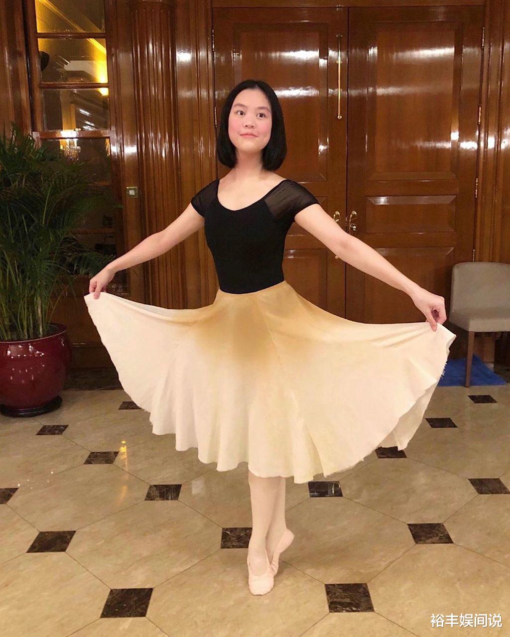 刘秀盈|刘銮雄吕丽君女儿太优秀！一下子获得四枚金牌，母女同框已一般高