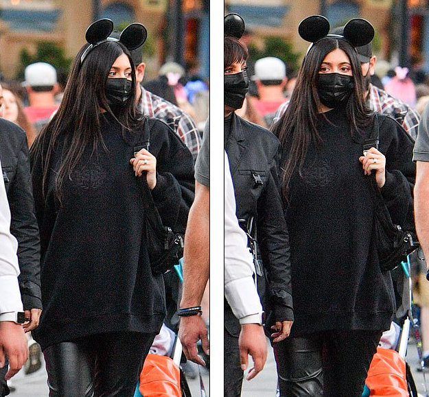 全球时尚风行 怀二胎的金小妹母女逛迪士尼！卫衣遮不住孕肚，戴米老鼠发箍扮嫩