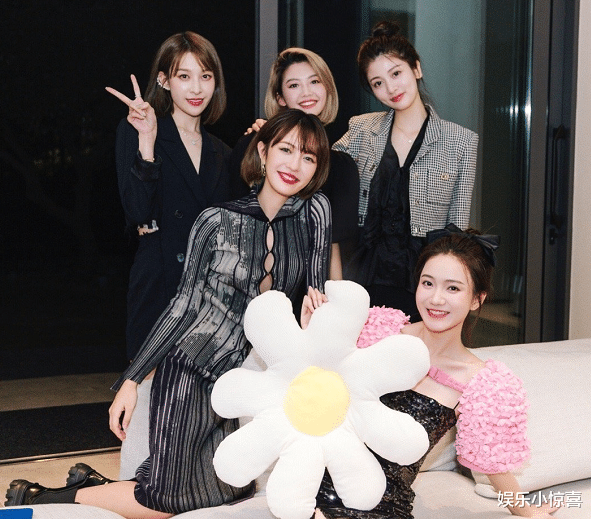 聚会|《心动4》嘉宾平安夜聚会，洪成成因故缺席，孔汝淳隔空送温暖