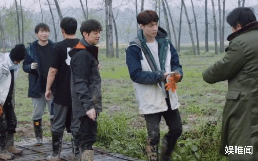 张艺兴|《向往5》即将收官，人人都夸张艺兴，我却看到了彭昱畅的不易