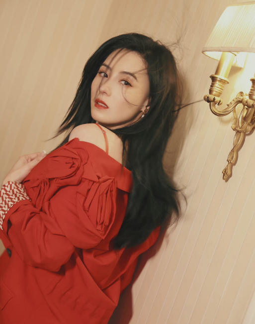 张柏芝|张柏芝二儿子罕露面！身形高大侧脸超像爸，和妈妈打球动作矫健