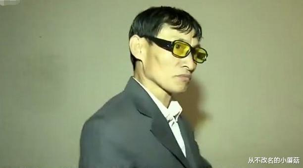 从不改名的小蘑菇|男子回家被拒，妻子提出16万补偿，为何邻居却说儿子不对？