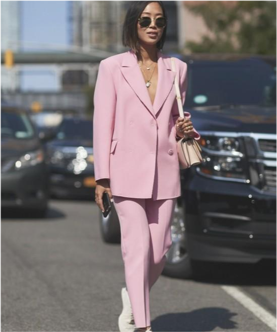 全球时尚风行|秋季职场干练范不能丢！西装＋裙装彰显出温柔甜美，关键气场不变