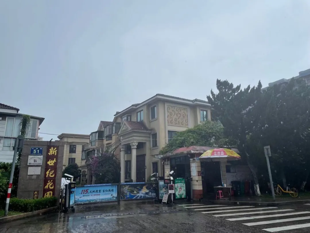 别墅|新世纪花园别墅大量车库改变用途，业主投诉无人管