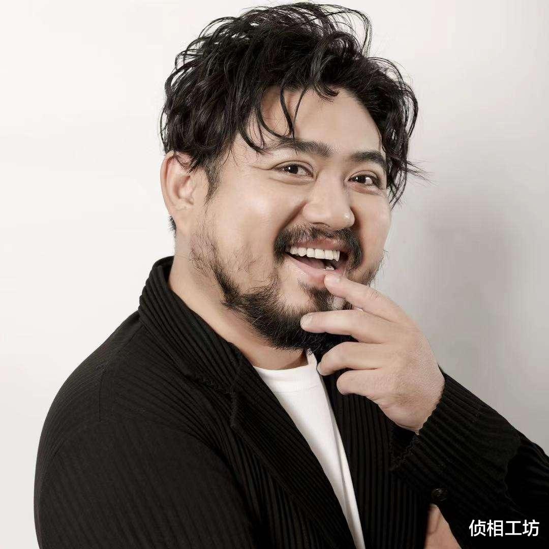 张庭|靠“遗照”火起来的喜剧演员，塑造角色无数，你能叫出他的名字吗