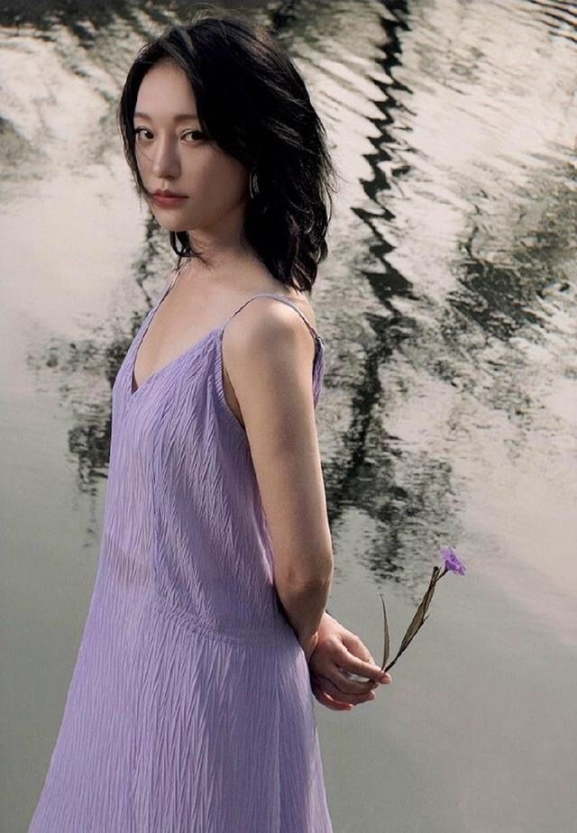 武林外传|周迅不到1米6，穿衬衫裙同框董卿却更惊艳，原来气质与身高无关