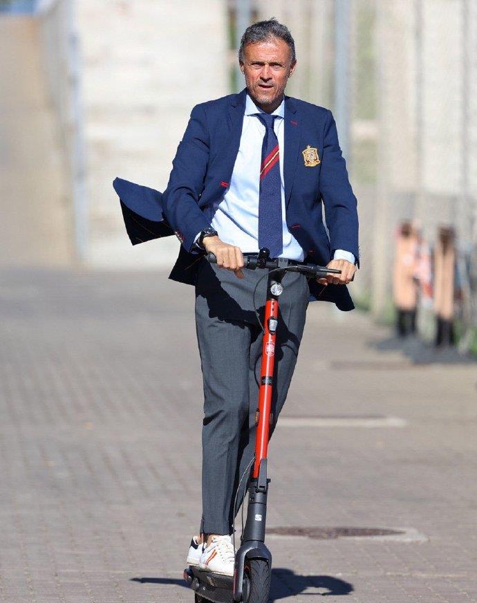 西班牙队|西班牙队控球率大降获大胜,恩里克死等一人赌对了,皇萨对决来了