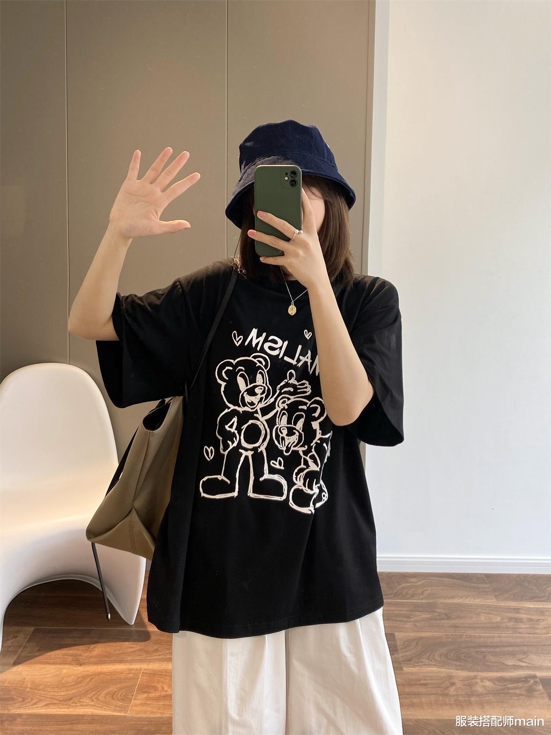服装搭配师main|如何只用4件T恤，拯救一柜子的基础款