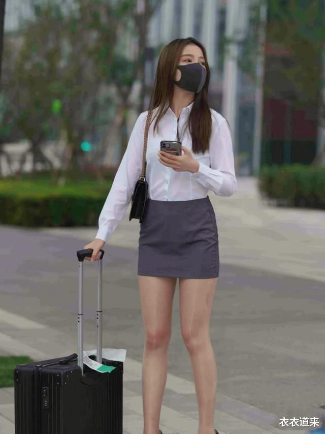 穿衣搭配|职业套装随便穿搭就好看，简洁干练，提升魅力就靠它