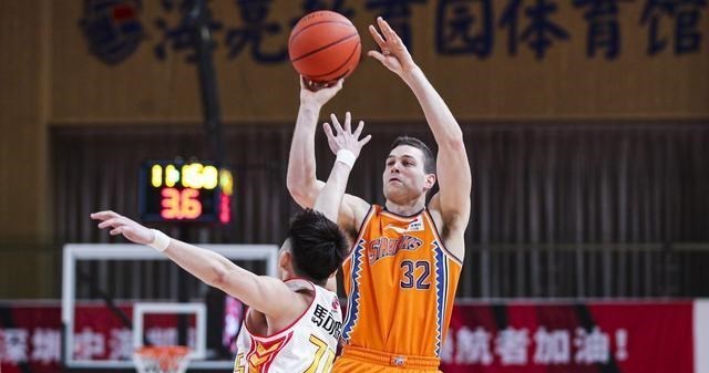 嘟小薯 李春江不满富兰克林！曝上海男篮更换外援，功勋老臣回归