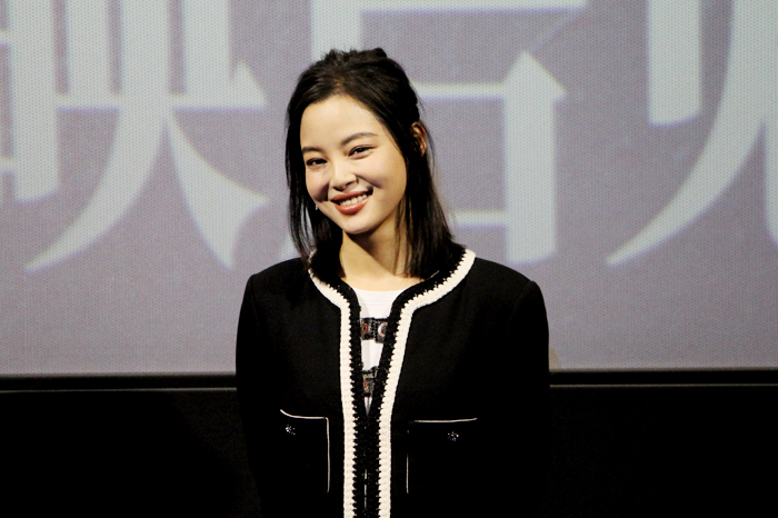 雷佳音|雷佳音亮相上海和这位女星炒CP了？网友：人瘦了头还是很大！