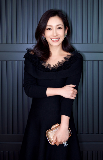 秦海璐|她京剧出身片酬过亿，嫁给大7岁丈夫，儿子却从来不肯喊她一声妈