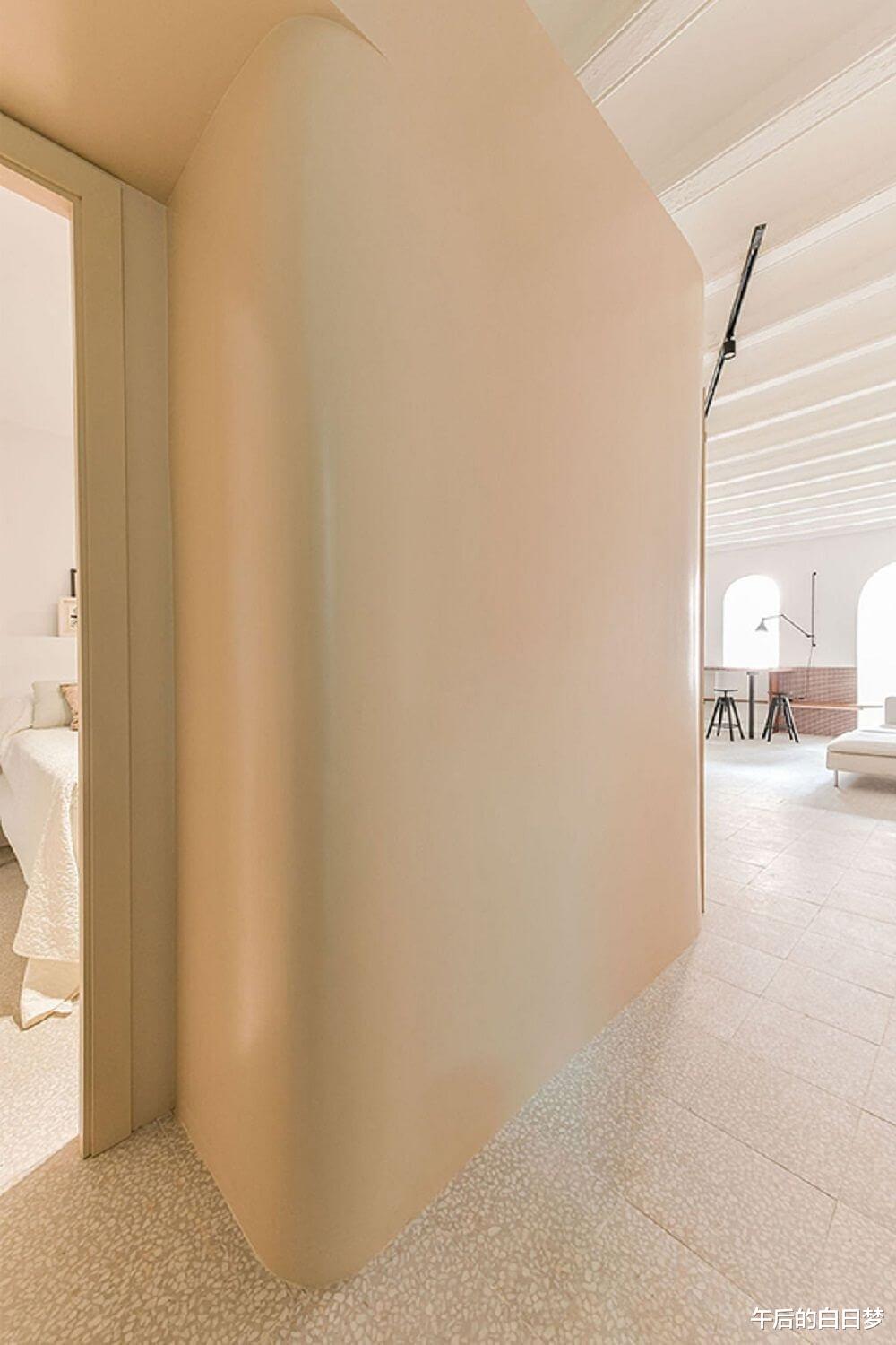 25㎡小公寓设计，拆除墙面来增加室内光线，两个人的幸福生活