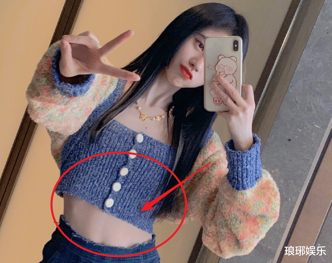 鞠婧祎|鞠婧祎晒全身照自证没有抹粉，看清椅子细节，有无撒谎很显然