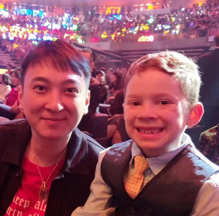 小小彬|他在“一夜爆火”后偷偷退圈，全网狂喜：这碗饭真的不适合你！