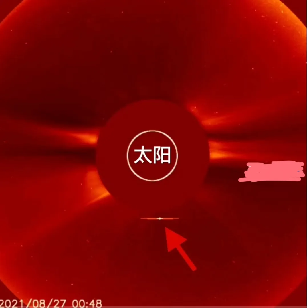 UFO 8月27日，国际空间站在太阳附近拍到“巨型UFO”，静止不动正在吸收能量？