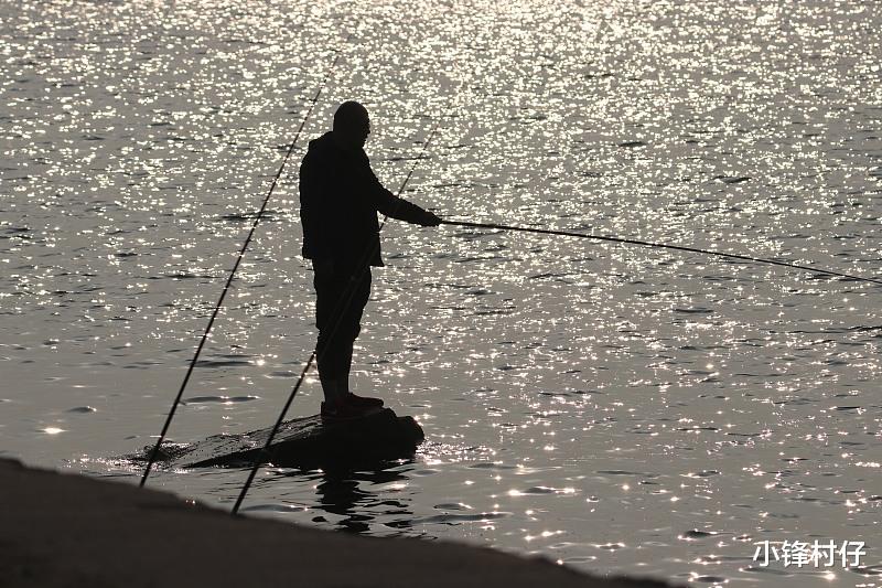 池塘|雨天钓深钓或浅钓，钓底钓或浮钓