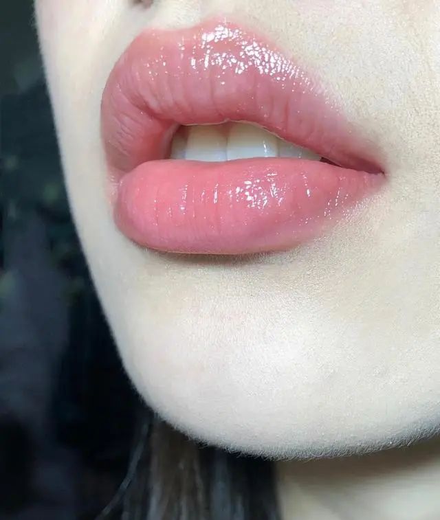 口红 你的唇还这样化吗？换个步骤秒变高级唇