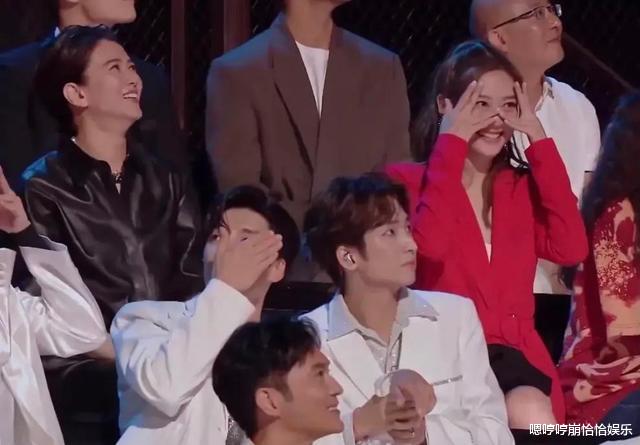 李承铉|戚薇和李承铉，一个动作，就让应采儿捂脸不敢看！