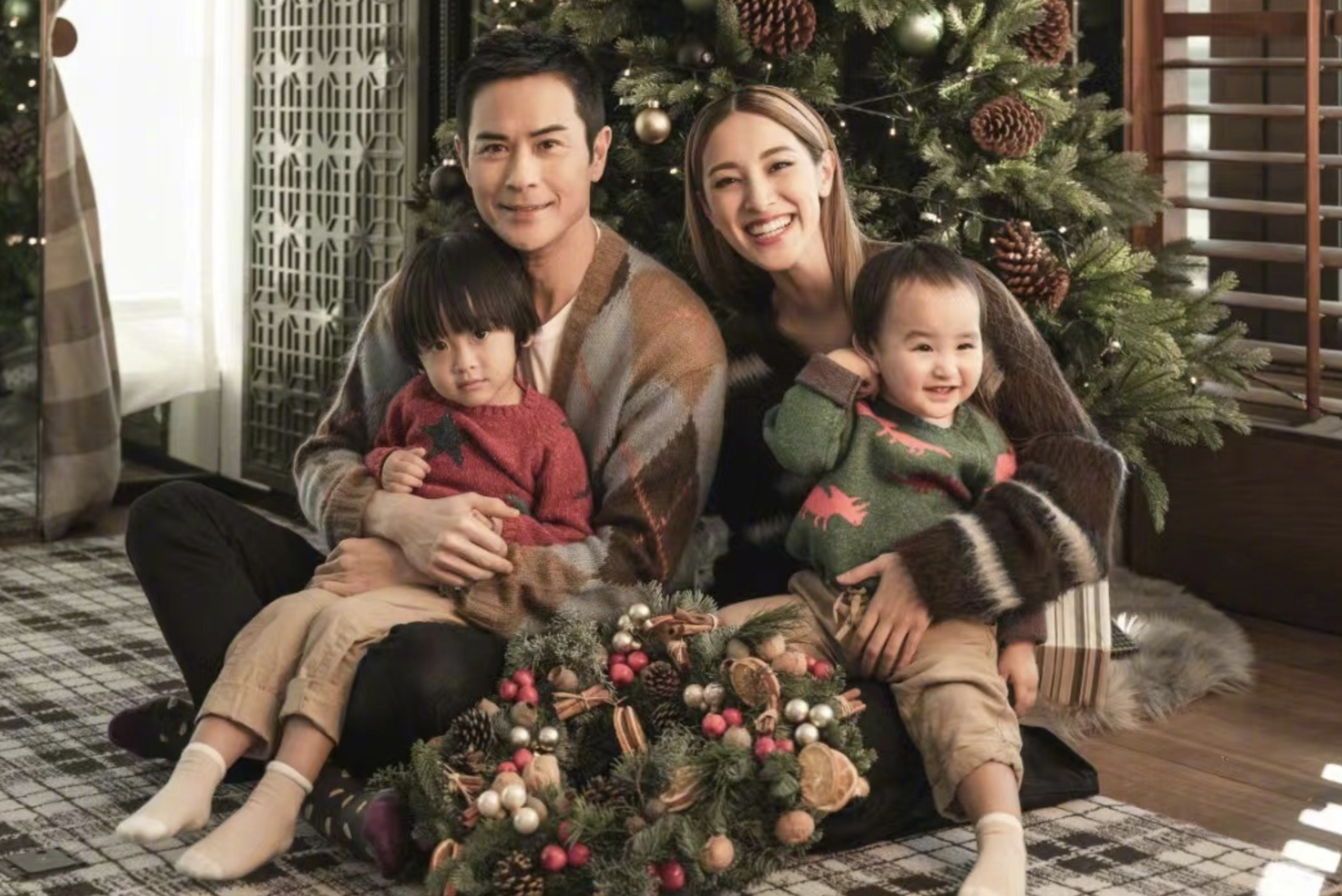 易烊千玺|公众人物不该过圣诞？众星过圣诞一个比一个隆重被斥带坏风气，90%是港台明星