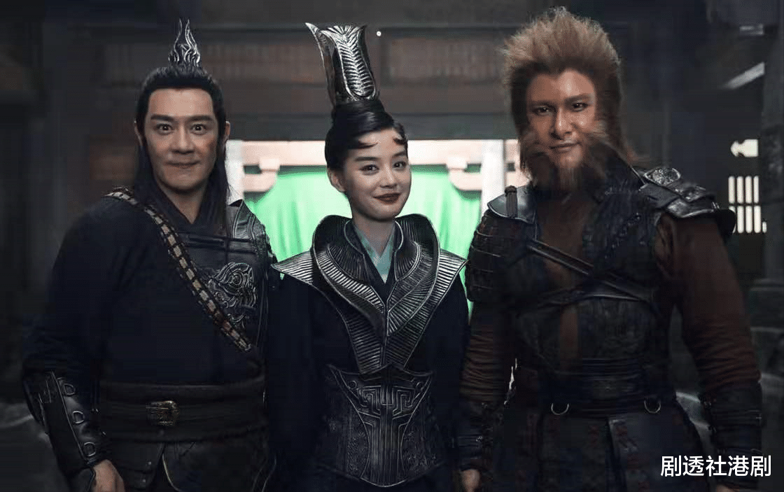 陈浩民|结婚十周年！陈浩民老婆晒全家福疑P图失手，网友称“好诡异”