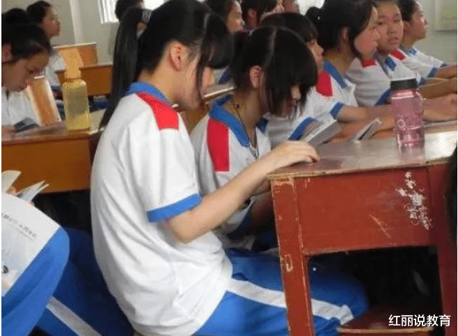 发型 初中生“发型标准”出炉，男生发型还能接受，女生却被新发型丑哭