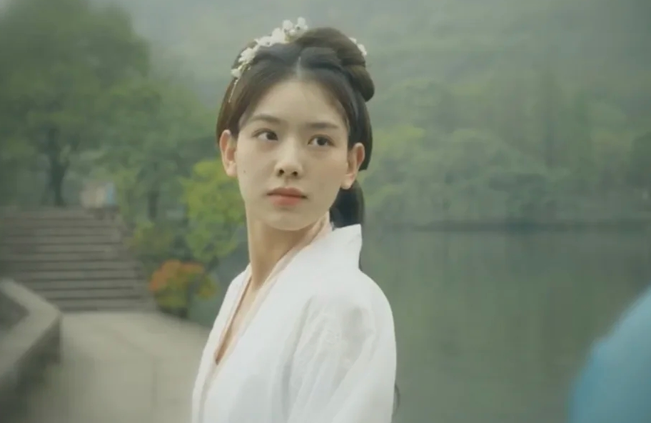 孙一宁|孙一宁生图曝光颜值翻车，古装被指老气像丫鬟，与精修照判若两人