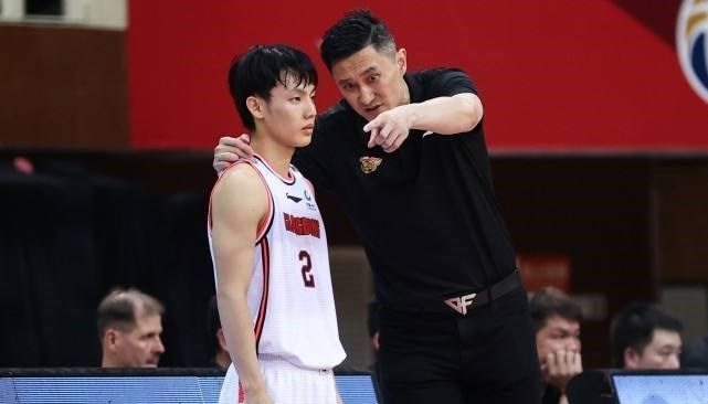 杜锋|杜锋放弃五人可组强阵！天才中锋可超范子铭，锋线大将不输周鹏