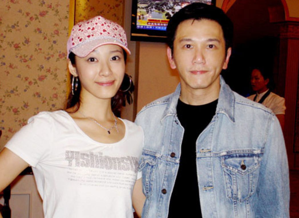 温兆伦|温兆伦：绯闻女友个个漂亮，三婚娶小20岁妻子，女儿比他小50岁