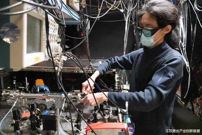 巴纳德星 激光频率梳呼气检测仪敏感度大幅提高，可检测多种疾病生物标志物，或可助力抗疫