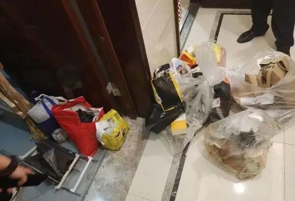 上海市|我和我姐家住对门才住1年，老婆已经3次提出要卖房、重新买房了！