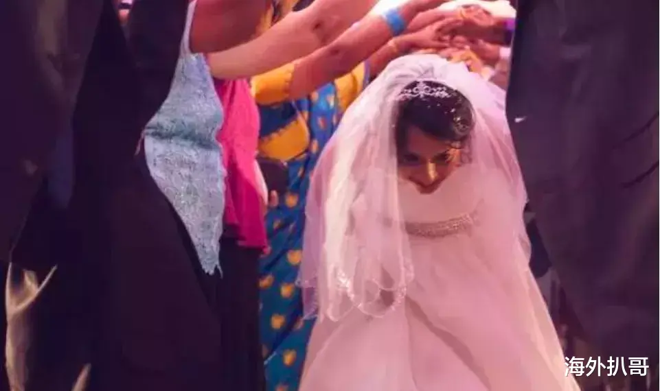 海外扒哥 香港女生与印度男友恋爱，搬到印度哭半年，然后习俗难以接受