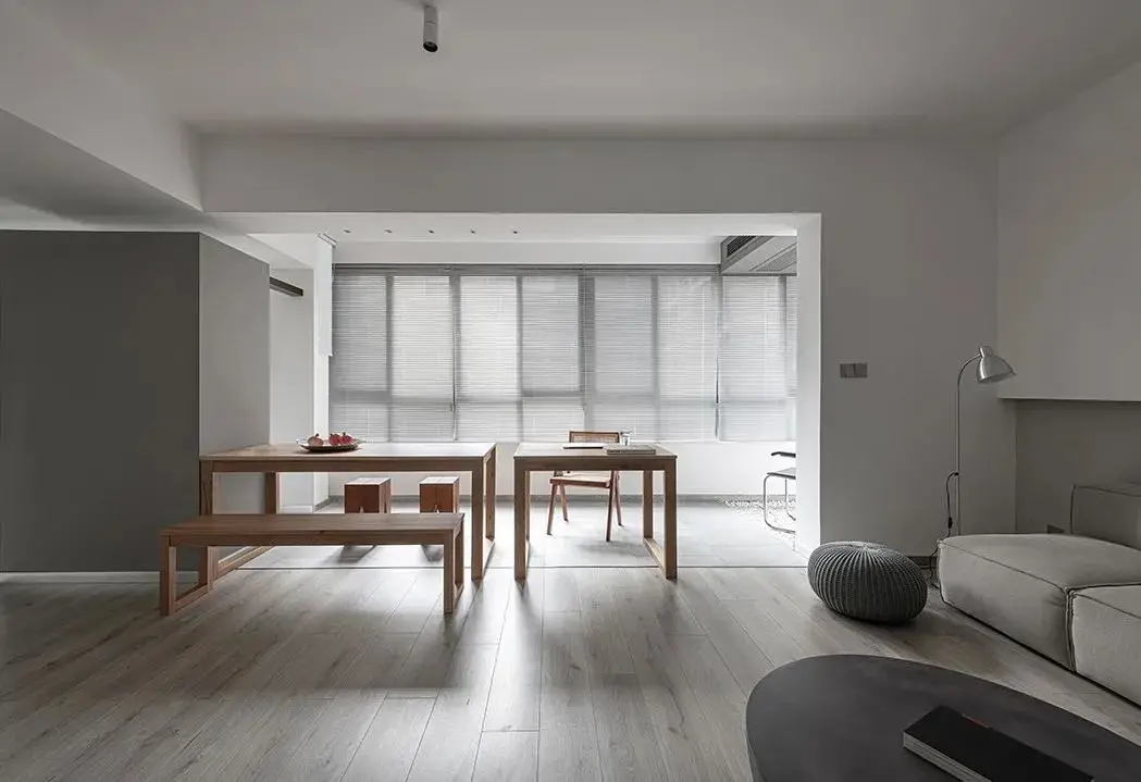 98㎡极简风的家,全屋高级灰+原木风,格调十足!