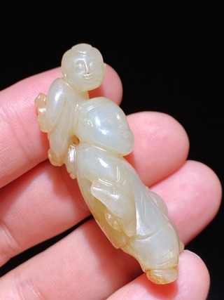 和田玉籽料|清乾隆 和田玉籽料 白玉 人上人 把件挂件