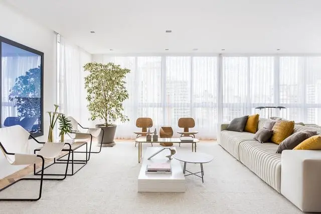 坚持买这套顶楼房，大横厅打破传统布局，沙发放中间有2个客厅了