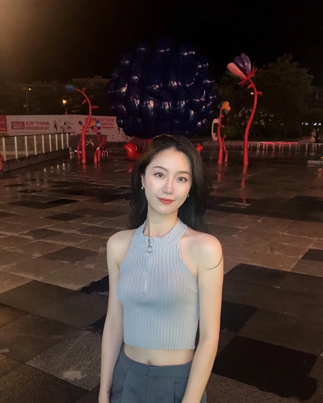27君|小背心配啥裤子都合适，显腿高挑！