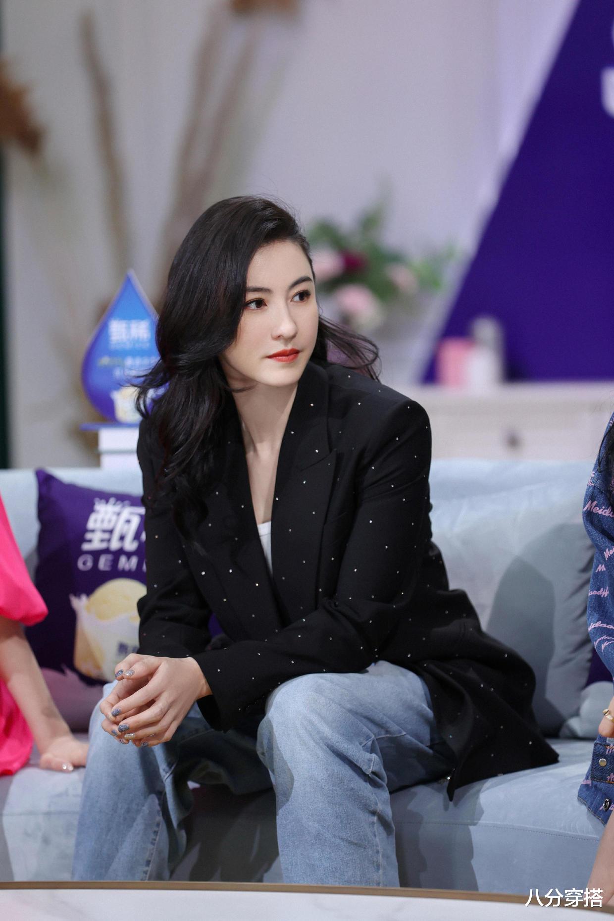 江西科技师范大学|“冻龄女神”张柏芝仅用衬衫西裤就打造出了不凡的气质，气质真好
