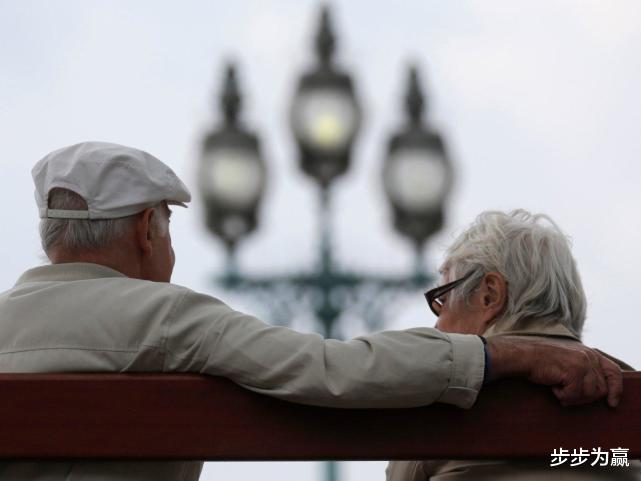 步步为赢 “隐性啃老”正在蔓延，很多老人没有发觉，还认为子女很孝顺