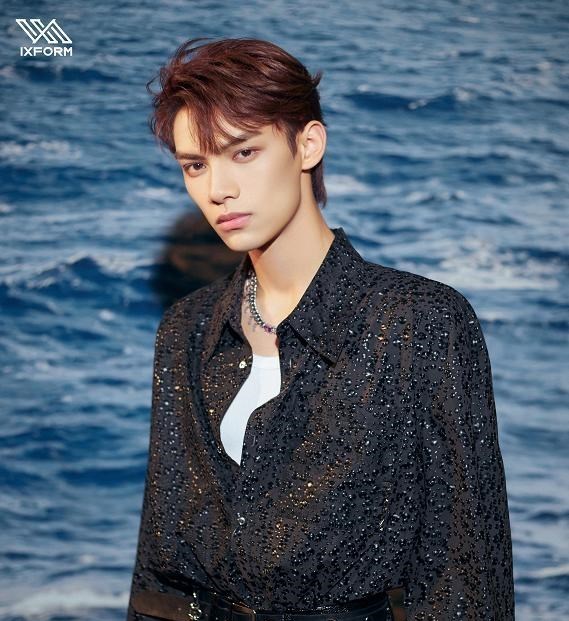 悦姐ya|IXFORM七夕公式照,罗一舟眼神深邃,唐九洲让人心动