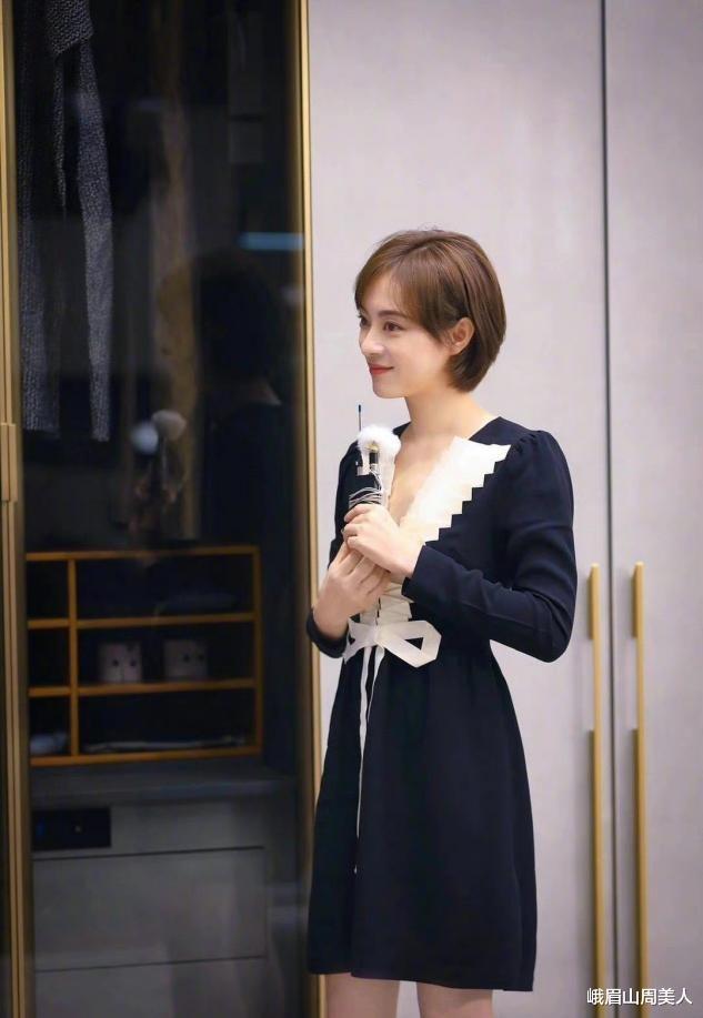 峨眉山周美人 孙俪为显腿长也是拼了，拖地裤下藏了双“恨天高”，比例太违和