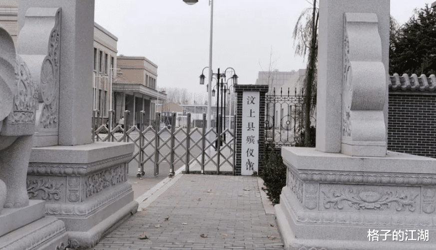 主播罗小猫喝药自杀后,遭殡仪馆员工配阴婚,“年轻漂亮更值钱”