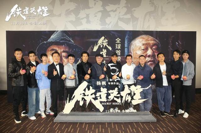 长津湖|差4000万登顶，《长津湖》迎来同类型强劲对手，第一名越来越悬了