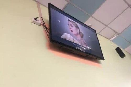 舜网 懒人神操作!机智的大爷难道整容了