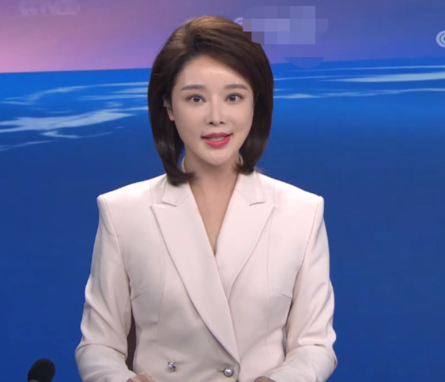 胡蝶|主持人胡蝶为女儿庆生，爱女脸颊肥嘟嘟惹人爱，6岁葫芦神似陆川